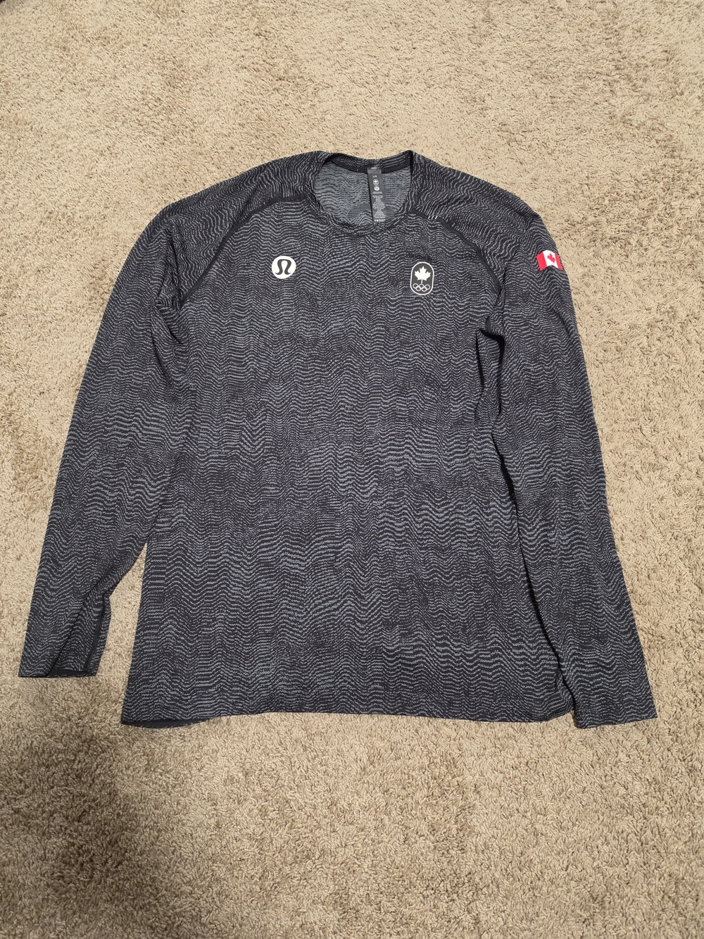 BNWOT Lululemon Team Canada Olympic Long Sleeve Athletic Shirt (Size L)